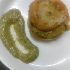 A picture of Burger with Peas tikki.