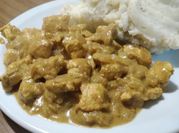 Una foto de guarniciones pollo al curry