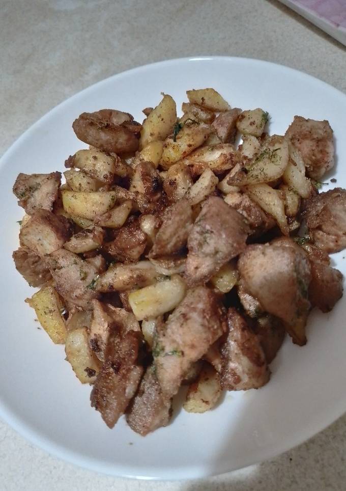 Молодая картошка с мясом 🥣