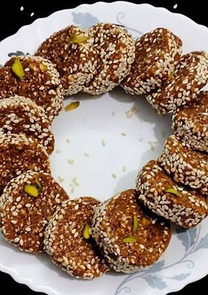A picture of Dates/Khajur Roll.
