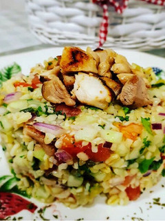 Una foto de Ensalada de bulgur y pollo