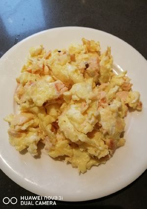 A picture of Scrambled Egg and Tuna.