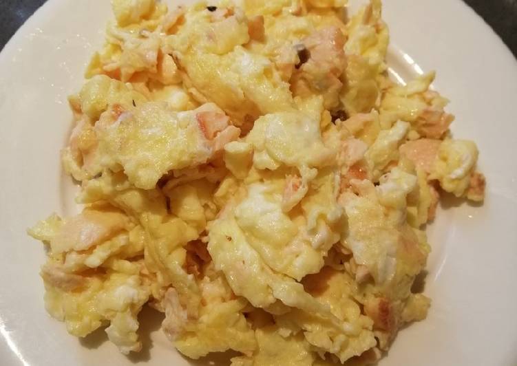 Recipe of Delicious Scrambled Egg and Tuna