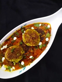 દૂધી કોફ્તા કરી(dudhi kofta curry recipe in Gujarati) રેસીપી મુખ્ય ફોટો