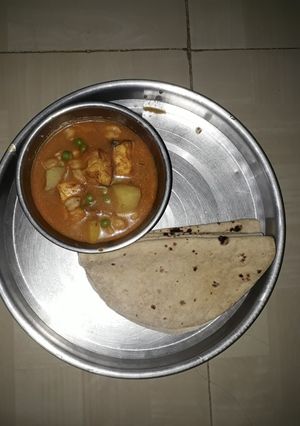 A picture of Paneer and chole mix curry.