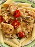 Blanc de poulet et champignons de Paris à la crème et au paprika