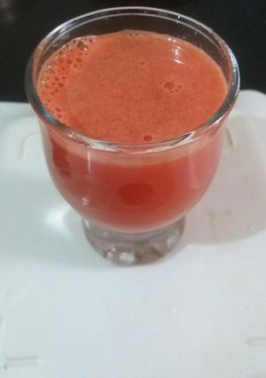 A picture of Fresh carrot juice.