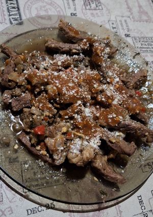 Una foto de Carne a la cerveza con salsa de barbacoa