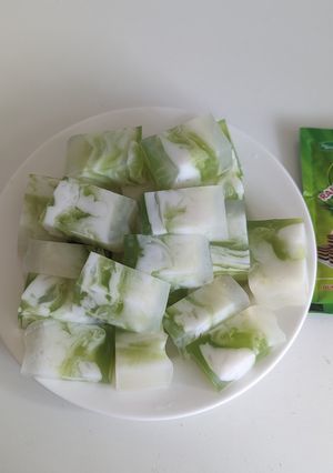 Hình của món Rau câu vân mây lá dứa.