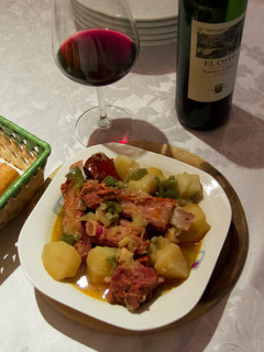Una foto de Patatas con costilla adobada (olla ferroviaria)