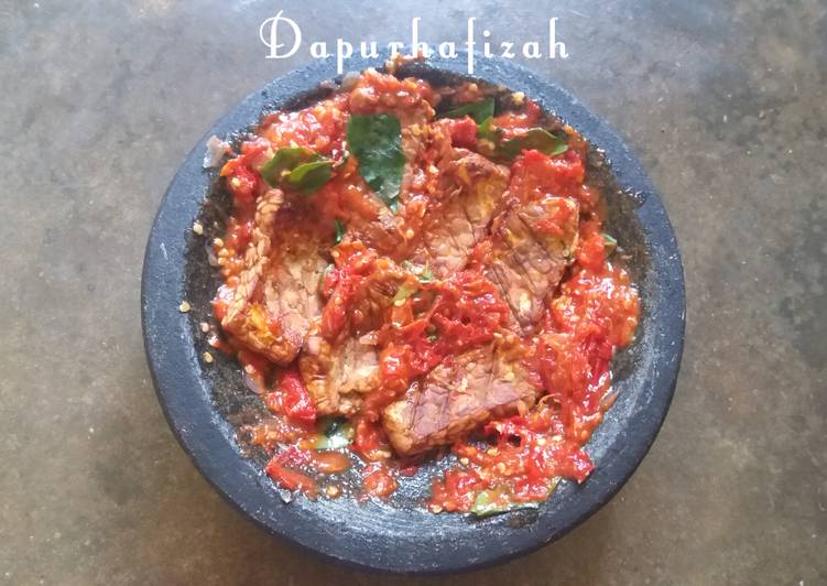 Tempe penyet sambal terasi kemangi