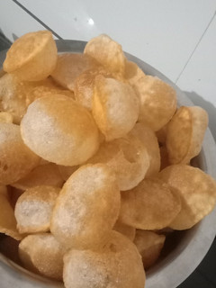 પાણીપુરીની પૂરી(Panipuri ni puri recipe in gujarati) રેસીપી મુખ્ય ફોટો