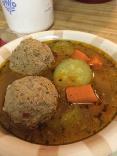 Una foto de Caldo de albondigas