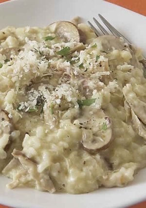 Une photo de Risotto, Poulet et champignon