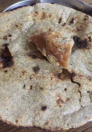 A picture of Bajare ki roti.