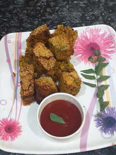 कोथिम्बीर वडी (Kothimbir vadi recipe in hindi) रेसिपी मुख्य फोटो