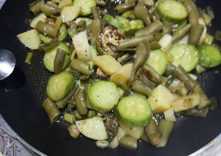 Steps to Prepare Perfect Celine vegetable fry