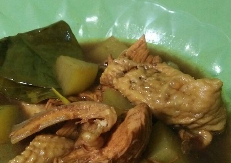 Rawon ayam labu siam
