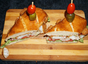 Una foto de SÁNDWICH DE PESCADO FRITO. JON STYLE