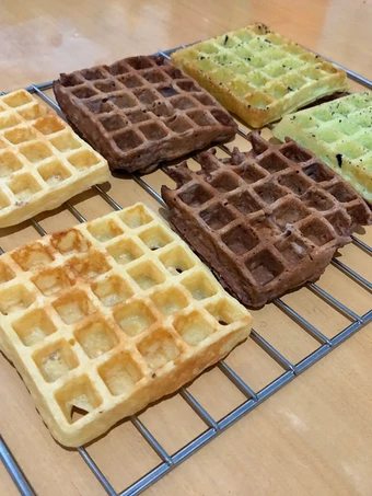 Cara Sederhana Membikin Resep  Waffle Cokelat Pandan Original yang Lezat, Lezat