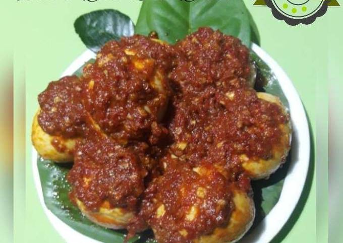 Bagaimana Menyiapkan Telur Bumbu Bali yang Bisa Manjain Lidah