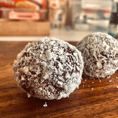 A picture of Coconut Biscuits Balls.