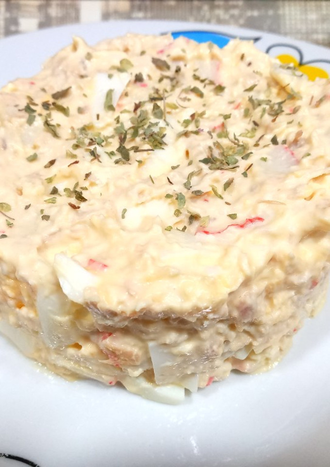 Una foto de Ensaladilla de bonito, surimi y huevo