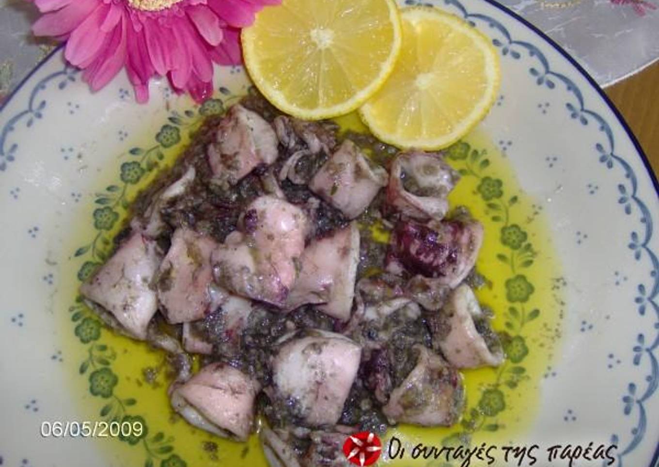 Kalamarakia in oil with spices