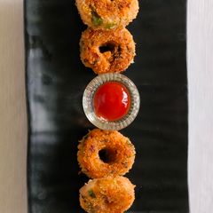 A picture of Rice rings.