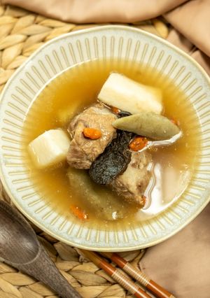 【老菜脯山藥牛蒡排骨湯】驚蟄節氣燉湯，穩定情緒保健康 的食譜成品照片