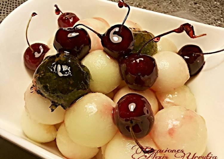 Bolitas de melón, con confitura de menta y cerezas confitatas