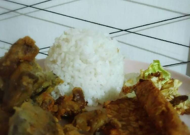 Lalapan ati ampela goreng
