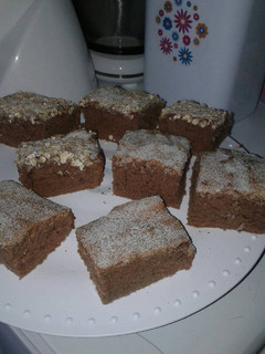 Una foto de Bizcochuelo de chocolate con avena para el mate😚