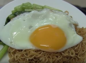 Hình của món Mì xào trứng.