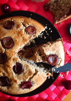 Una foto de Bizcocho de cerezas fit