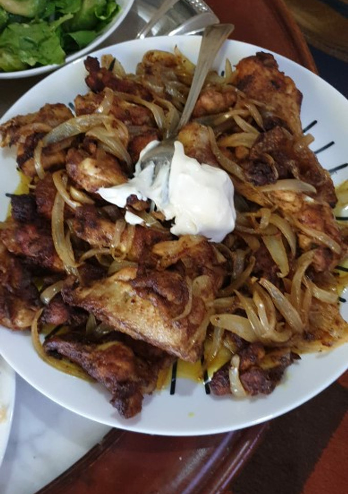 Una foto de Alitas de pollo encebollado a la mostaza