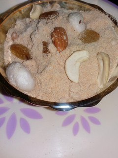 पंजीरी (Panjiri recipe in Hindi) रेसिपी मुख्य फोटो