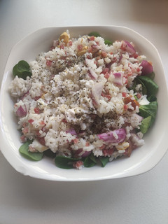 Una foto de Ensalada de arroz 😋🌾