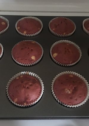 A picture of Vanilla red velvet cupcakes.