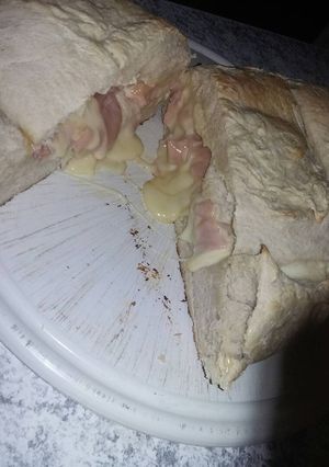 Una foto de Pan casero relleno