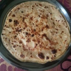 A picture of Aloo pyaz paratha.