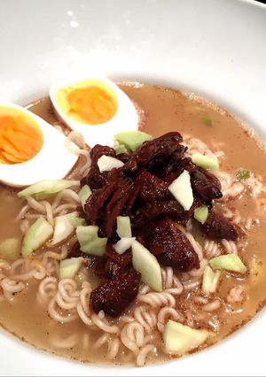 รูปของ บะหมี่7-11(นิสชินหอยลายไข่ต้มมะม่วงเปรี้ยว)