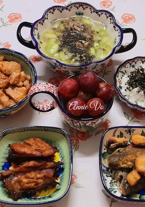 Hình của món Cơm trộn rong biển và các món ăn kèm.