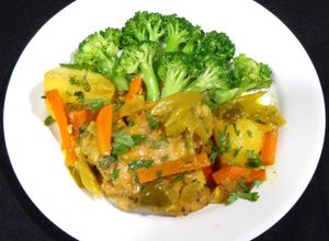 Una foto de Muslos de pollo estofados al curry