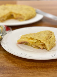 Una foto de Tortilla española rellena