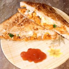 A picture of BBQ Pizza Sandwich 🥪🥪🥪.