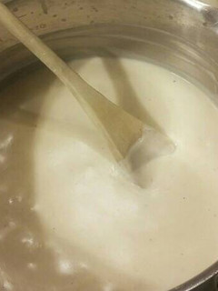 A picture of Bechamel Sauce.
