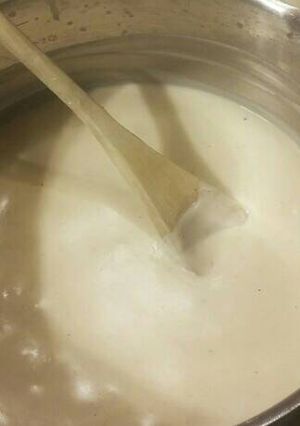 A picture of Bechamel Sauce.