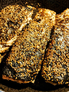 Una foto de CROCANTE De Salmón🐟con Hierbas🌿☘...!