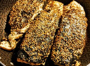 Una foto de CROCANTE De Salmón🐟con Hierbas🌿☘...!